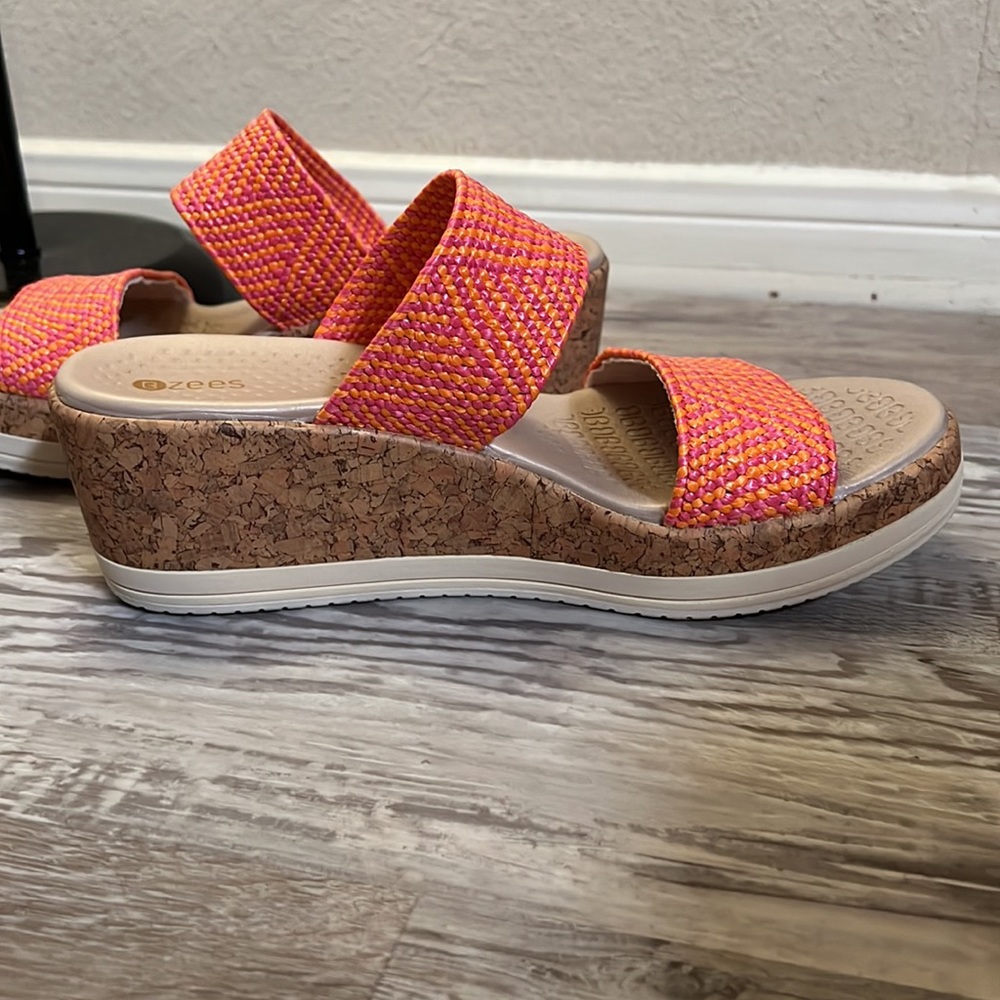Bzees size 8 Resort wedge sandal, pink/ orange.